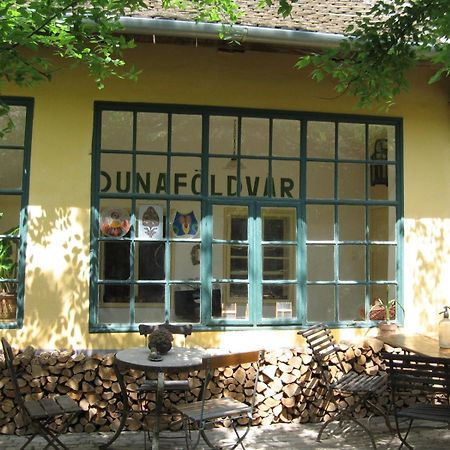 Rozmaringos Udvarhaz Dunafoldvar Exterior foto