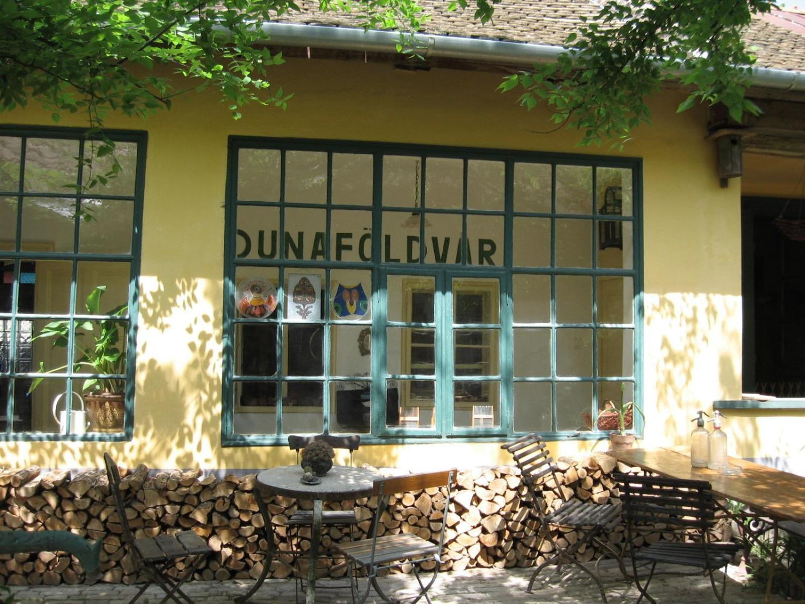 Rozmaringos Udvarhaz Dunafoldvar Exterior foto