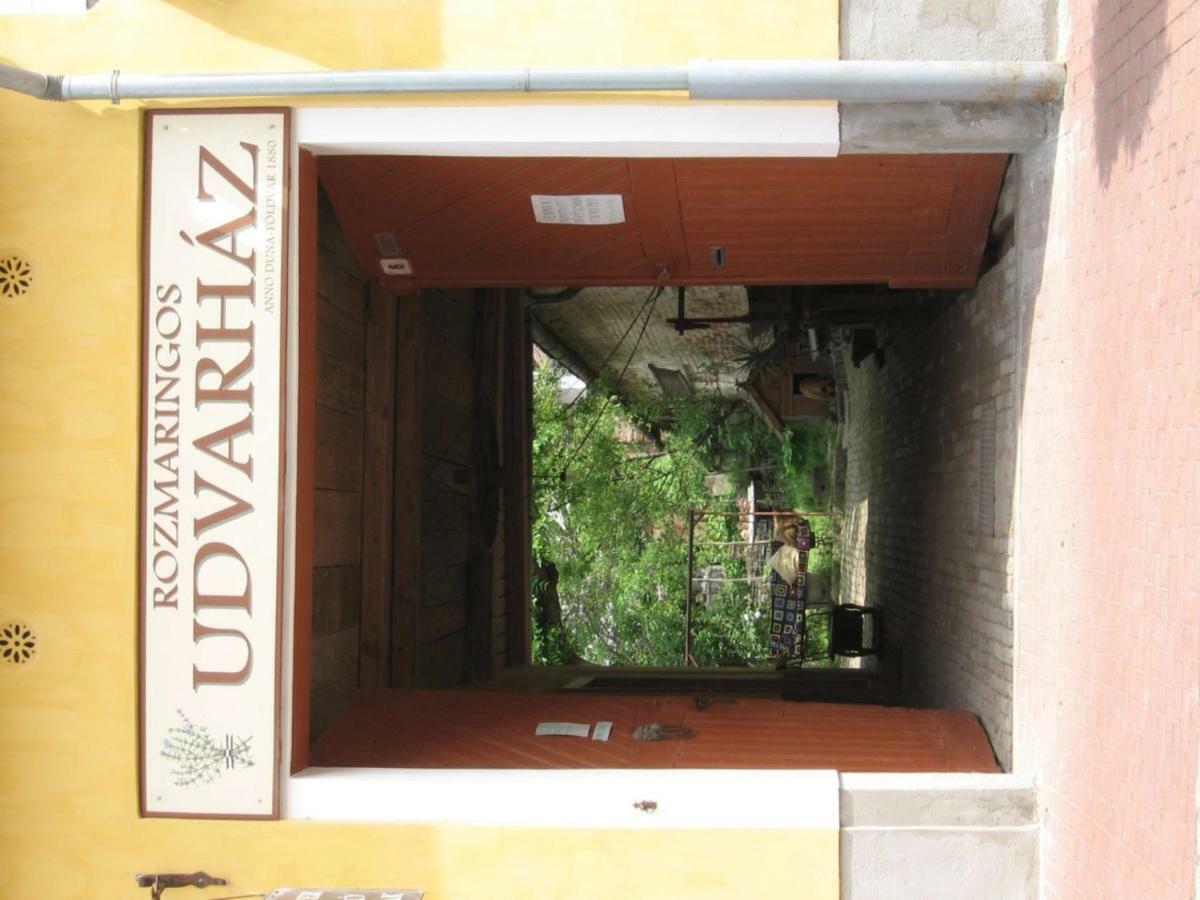 Rozmaringos Udvarhaz Dunafoldvar Exterior foto
